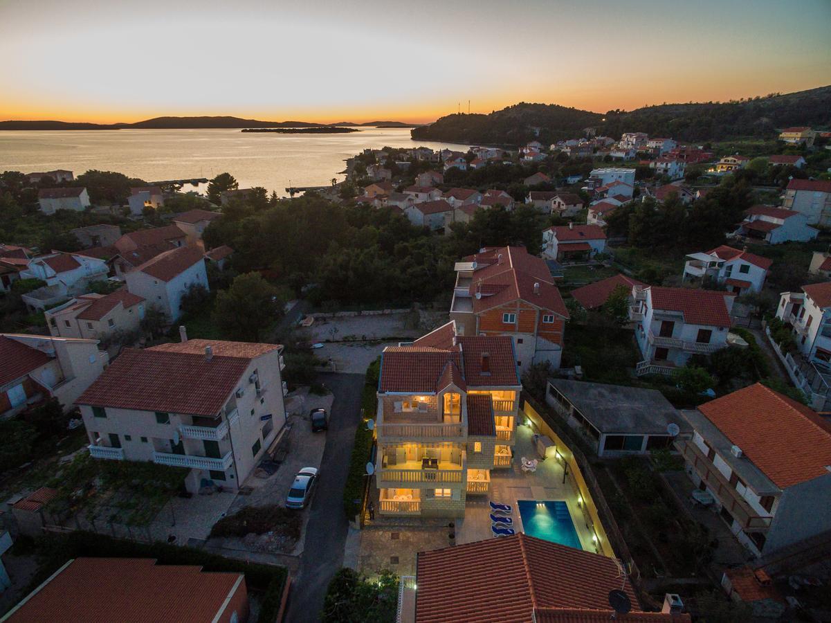 Apartments Pralija Жаборич Екстериор снимка