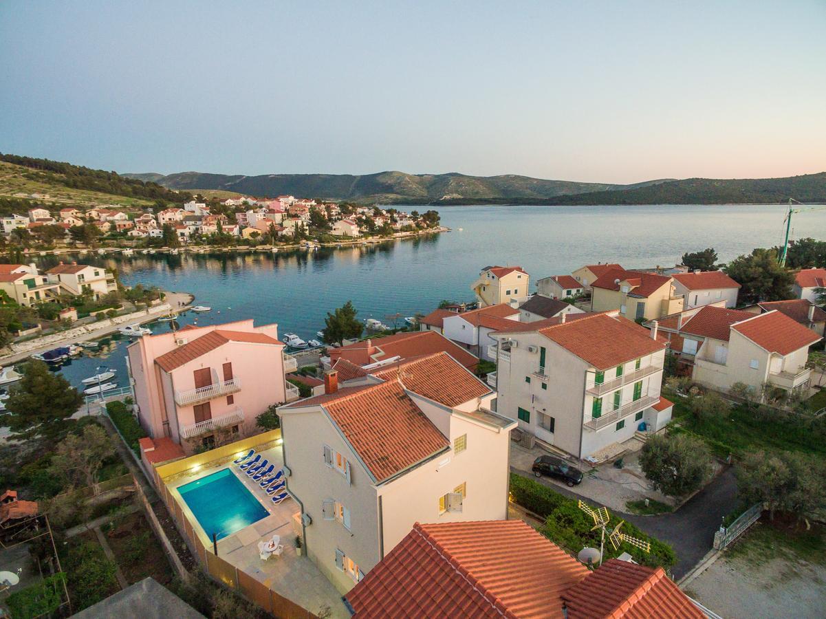 Apartments Pralija Жаборич Екстериор снимка