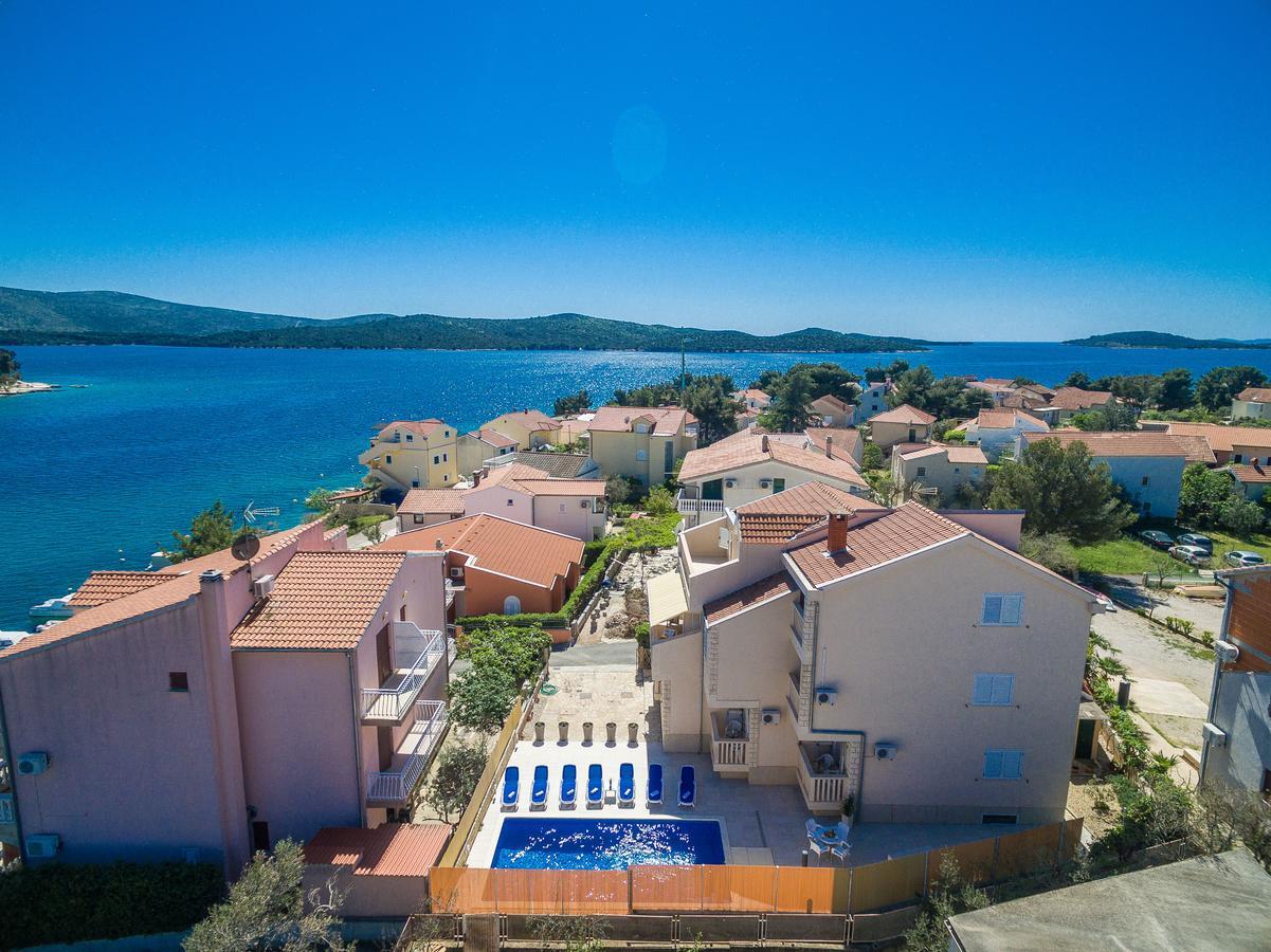 Apartments Pralija Жаборич Екстериор снимка